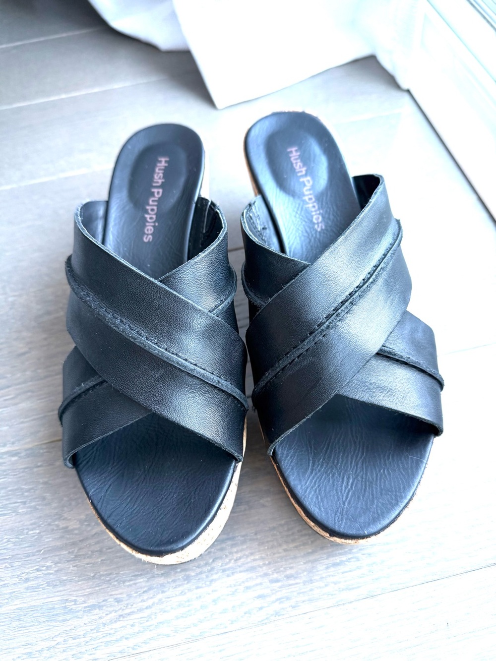 Size 7 Hush Puppies Women’s Black Leather Crisscross Slide Clogs